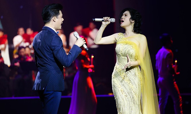 Thu Phương kiêu sa trên sân khấu với váy dạ hội vàng rực - ảnh 8