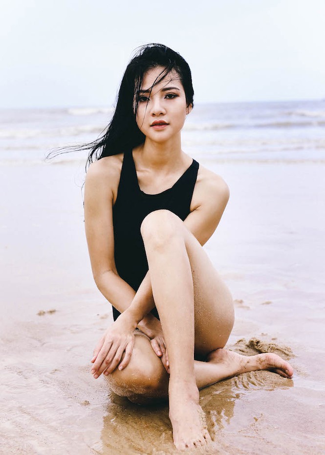 Hoa khôi Trần Thị Quỳnh khoe vóc dáng nóng bỏng với bikini - ảnh 1