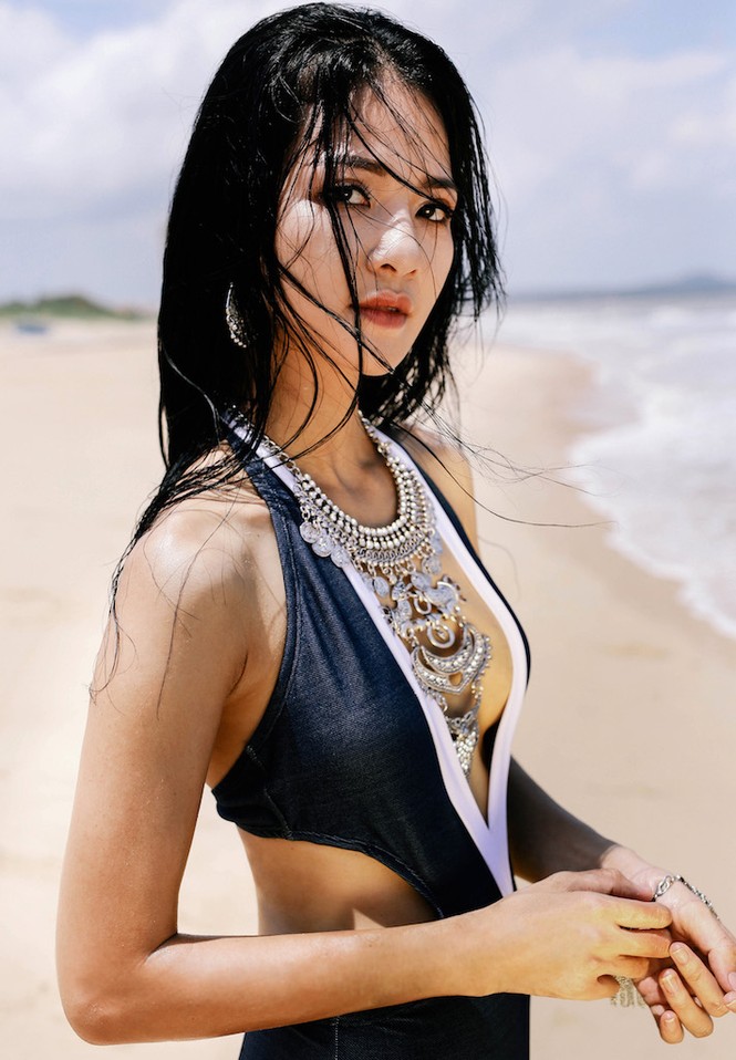 Hoa khôi Trần Thị Quỳnh khoe vóc dáng nóng bỏng với bikini - ảnh 8