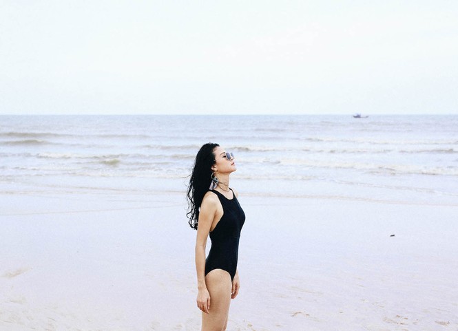 Hoa khôi Trần Thị Quỳnh khoe vóc dáng nóng bỏng với bikini - ảnh 5