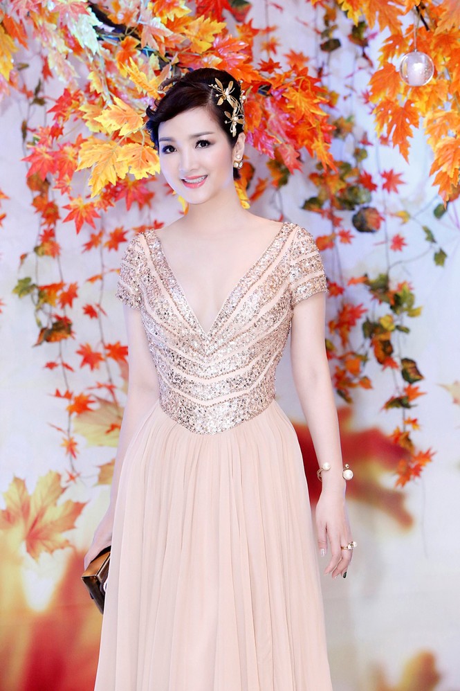 Giáng My diện cả 'cây' hàng hiệu đắt đỏ đi làm giám khảo - ảnh 4