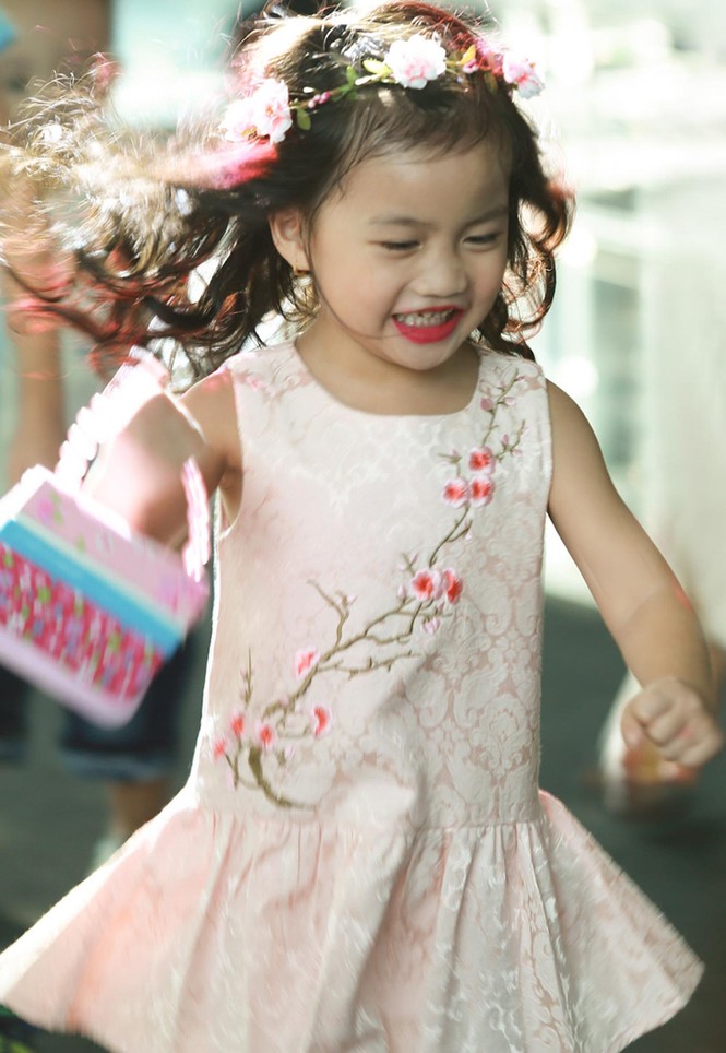 Ốc Thanh Vân diễn catwalk cùng con trai 19 tháng tuổi - ảnh 5