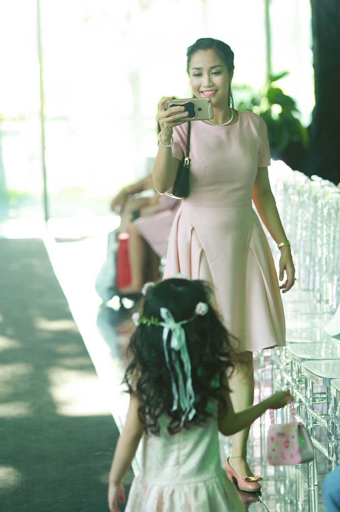 Ốc Thanh Vân diễn catwalk cùng con trai 19 tháng tuổi - ảnh 7