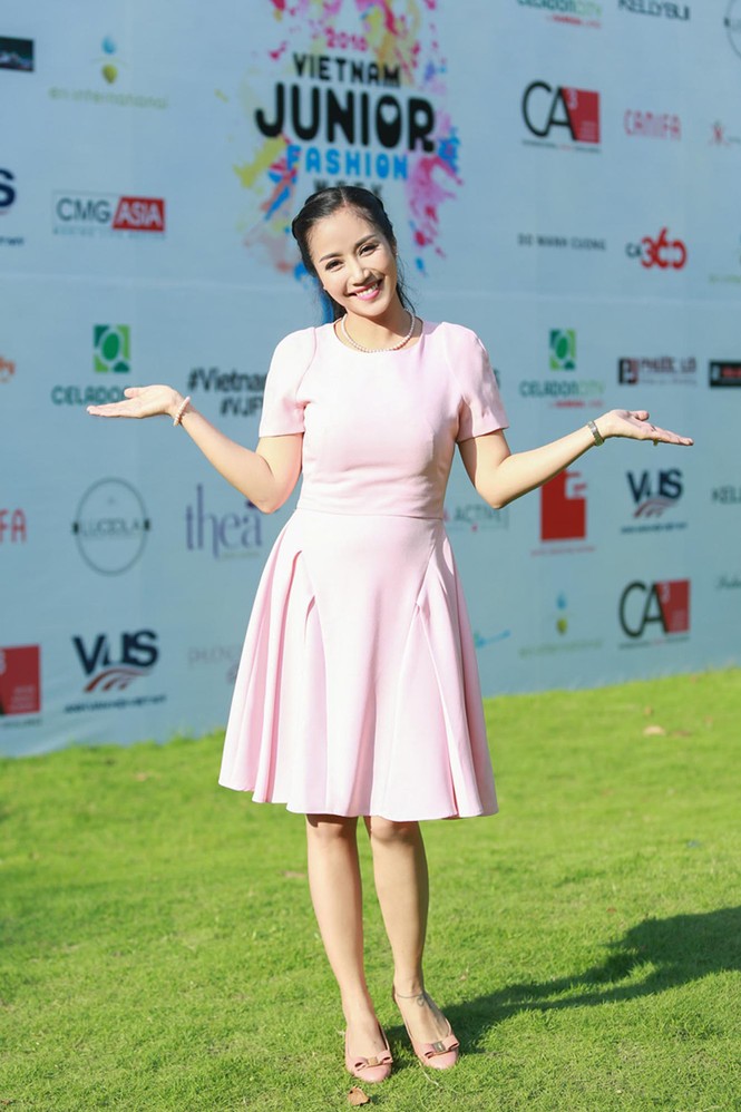 Ốc Thanh Vân diễn catwalk cùng con trai 19 tháng tuổi - ảnh 1