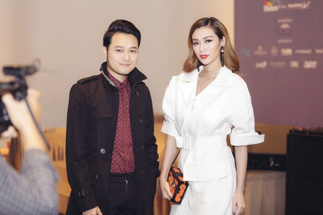 Angela Phương Trinh 'kín bưng' trên thảm đỏ Elle Fashion Journey - ảnh 4