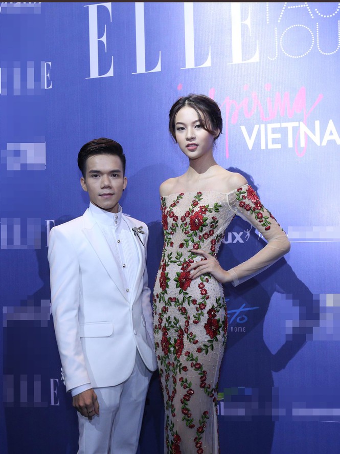 Angela Phương Trinh 'kín bưng' trên thảm đỏ Elle Fashion Journey - ảnh 10