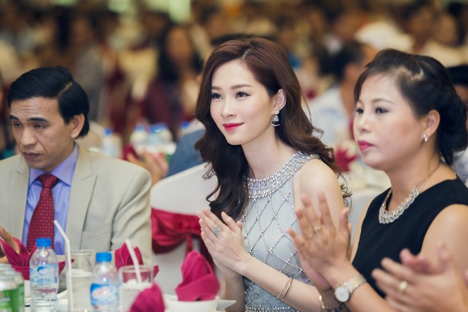 Hoa hậu Thu Thảo đài các như công chúa - ảnh 7
