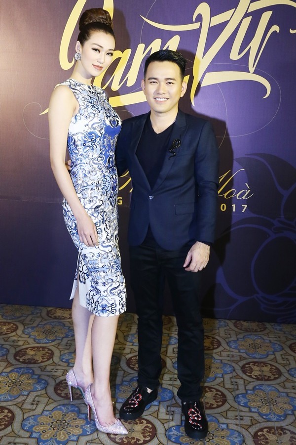 Angela Phương Trinh ngồi xích lô đi xem thời trang - ảnh 8