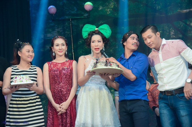 Á hậu Trịnh Kim Chi hoá 'thảm hoạ thời trang' trong vở kịch mới - ảnh 9