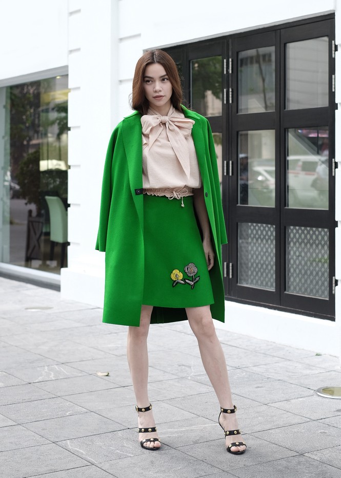 Hà Hồ mặc sành điệu dạo phố mùa đông Hà Nội - ảnh 2