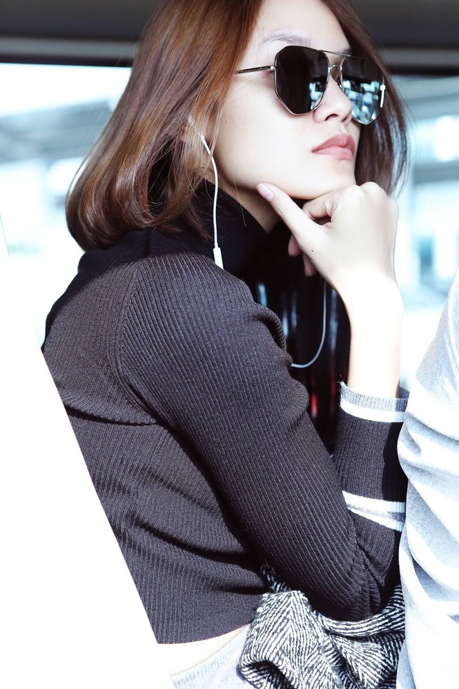 Xuân Lan cùng dàn mẫu trẻ sành điệu gây náo loạn sân bay - ảnh 7