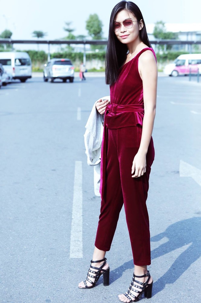Xuân Lan cùng dàn mẫu trẻ sành điệu gây náo loạn sân bay - ảnh 4