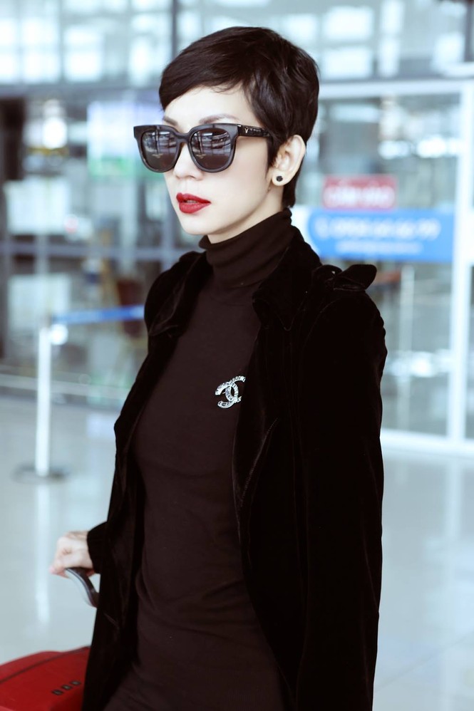 Xuân Lan cùng dàn mẫu trẻ sành điệu gây náo loạn sân bay - ảnh 1