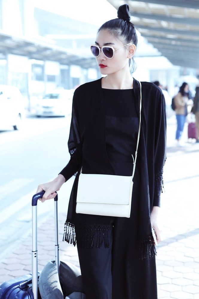 Xuân Lan cùng dàn mẫu trẻ sành điệu gây náo loạn sân bay - ảnh 5