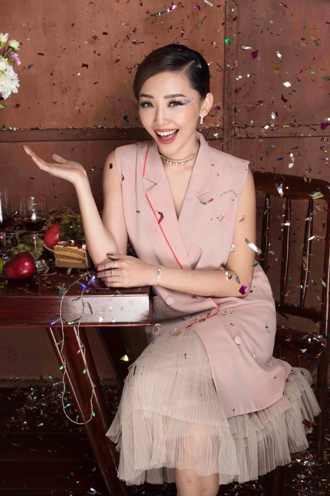 Không cần hở táo bạo, Tóc Tiên rạng ngời đón Giáng Sinh rực rỡ - ảnh 4