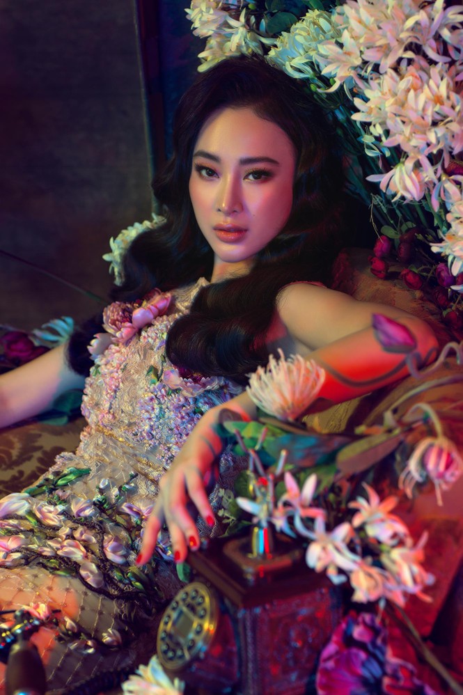 Angela Phương Trinh đẹp ma mị với phong cách cổ điển - ảnh 1