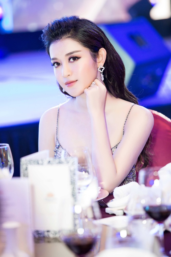 Mai Phương Thuý, Huyền My đọ sắc vóc quyến rũ - ảnh 5