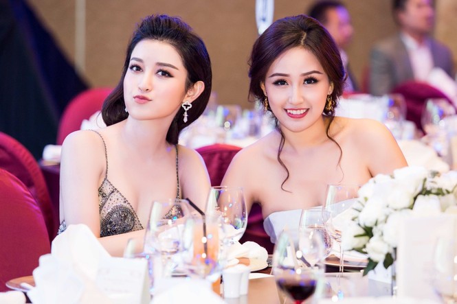 Mai Phương Thuý, Huyền My đọ sắc vóc quyến rũ - ảnh 1