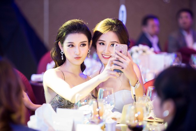 Mai Phương Thuý, Huyền My đọ sắc vóc quyến rũ - ảnh 2