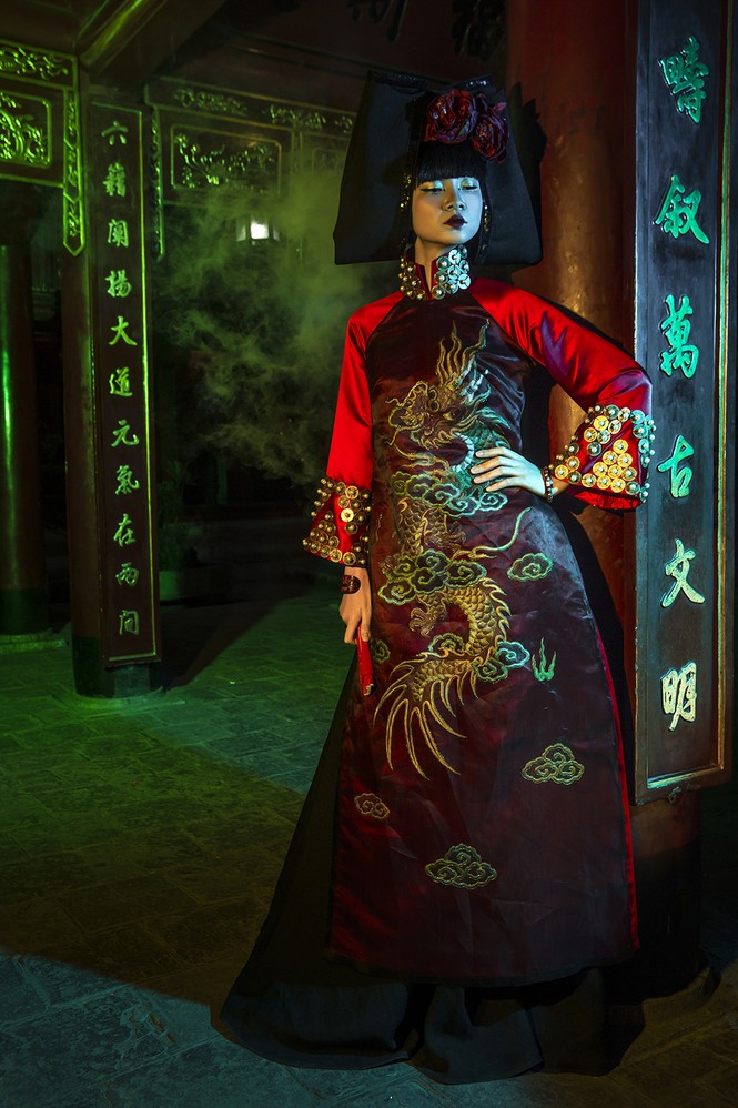 Siêu mẫu Hạ Vy, Phan Hà Phương ma mị với áo dài cổ - ảnh 2