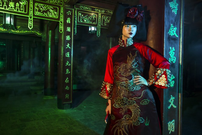 Siêu mẫu Hạ Vy, Phan Hà Phương ma mị với áo dài cổ - ảnh 3