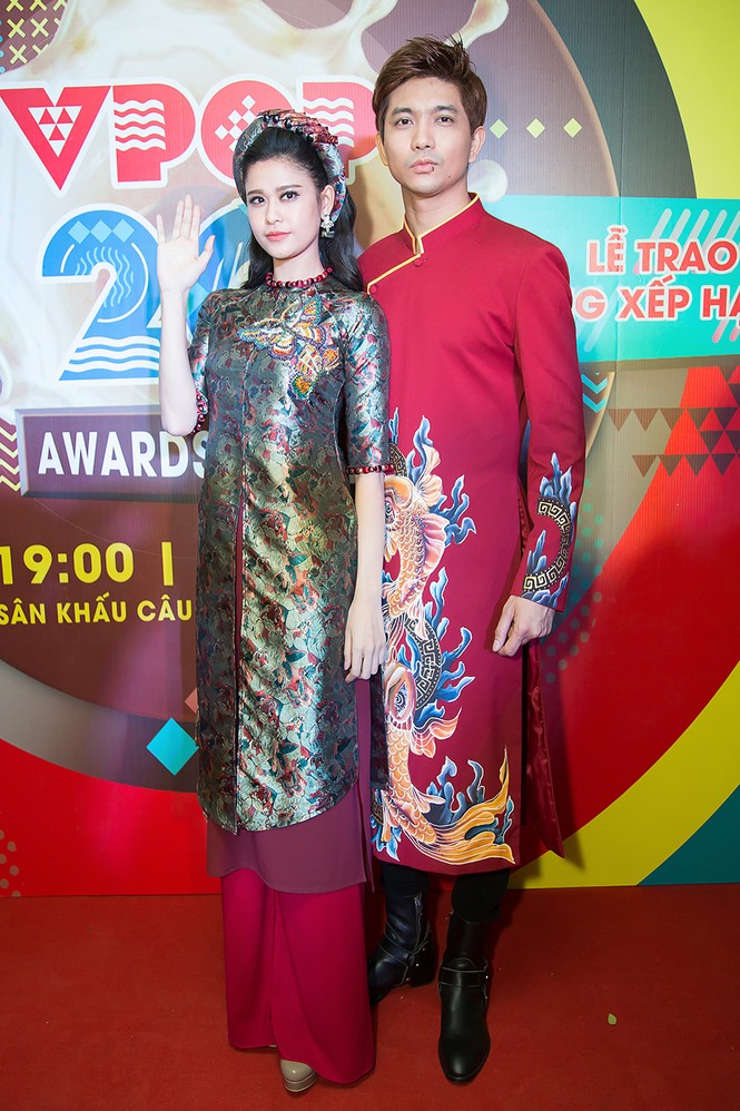 Trương Quỳnh Anh được Tim bế bổng trên thảm đỏ - ảnh 9