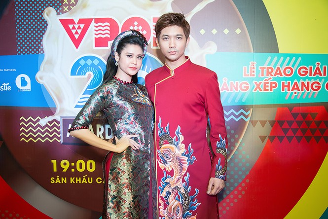 Trương Quỳnh Anh được Tim bế bổng trên thảm đỏ - ảnh 10