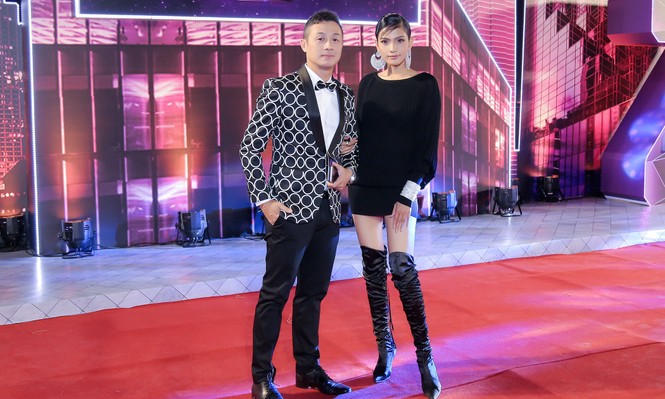 Trương Thị May mặc váy siêu ngắn sánh bước MC Anh Tuấn - ảnh 3
