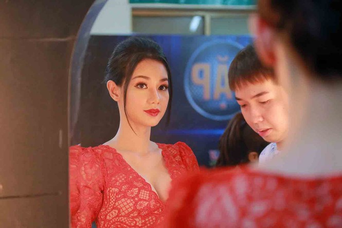 Mr. Đàm mang bánh và gấu bông tặng sinh nhật Vũ Hà trên sân khấu - ảnh 5