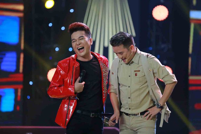 Mr. Đàm mang bánh và gấu bông tặng sinh nhật Vũ Hà trên sân khấu - ảnh 10