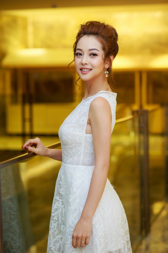 Jennifer Phạm về nước làm MC, Quang Dũng đi chơi với con trai ở Mỹ - ảnh 1