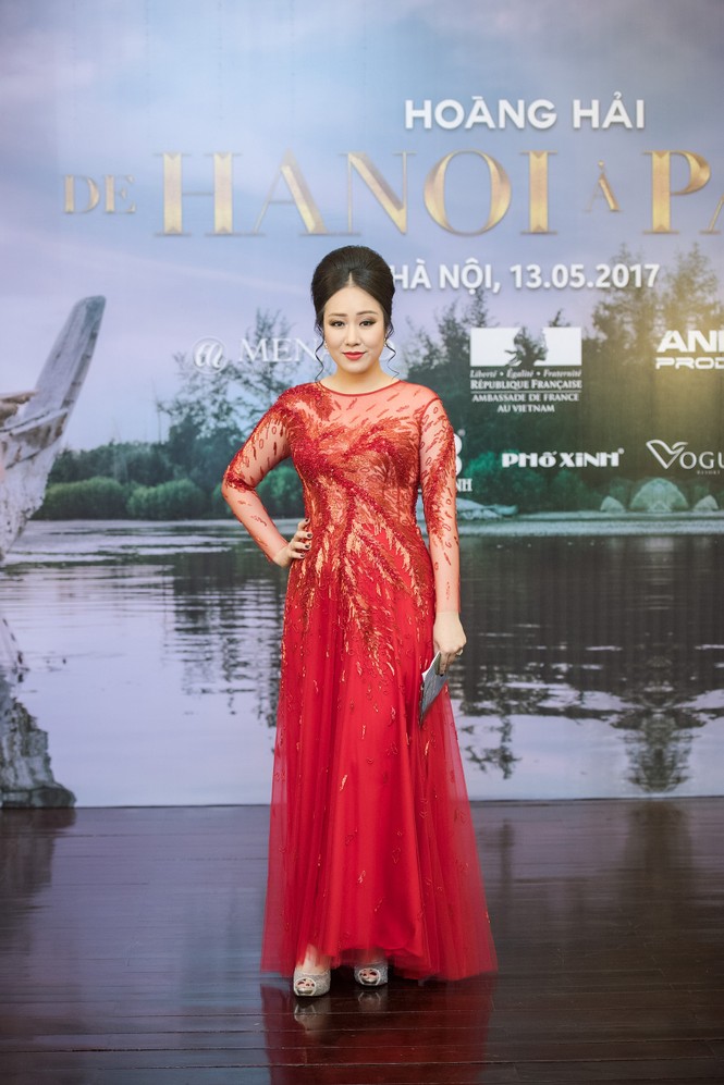 Hoa hậu Ngô Phương Lan được chồng tháp tùng đi làm MC - ảnh 3
