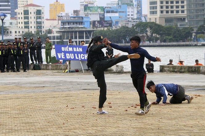 Nữ cảnh sát đặc nhiệm luyện khí công, võ thuật trước APEC - ảnh 12