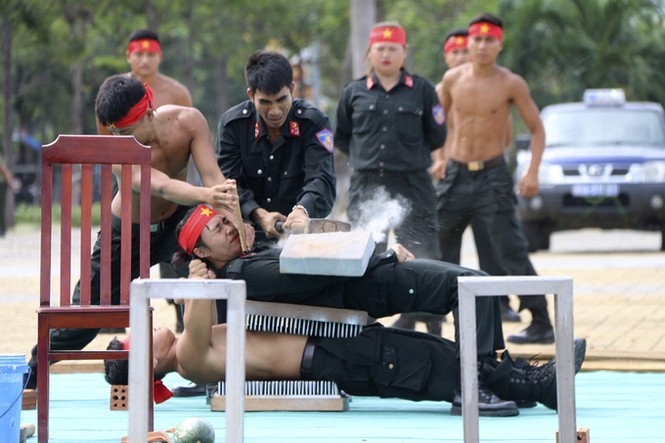 Nữ cảnh sát đặc nhiệm luyện khí công, võ thuật trước APEC - ảnh 5