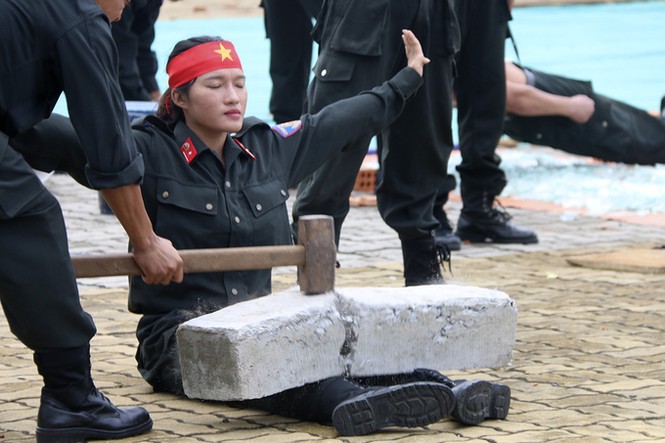 Nữ cảnh sát đặc nhiệm luyện khí công, võ thuật trước APEC - ảnh 6