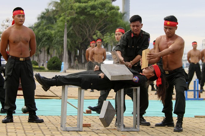 Nữ cảnh sát đặc nhiệm luyện khí công, võ thuật trước APEC - ảnh 7