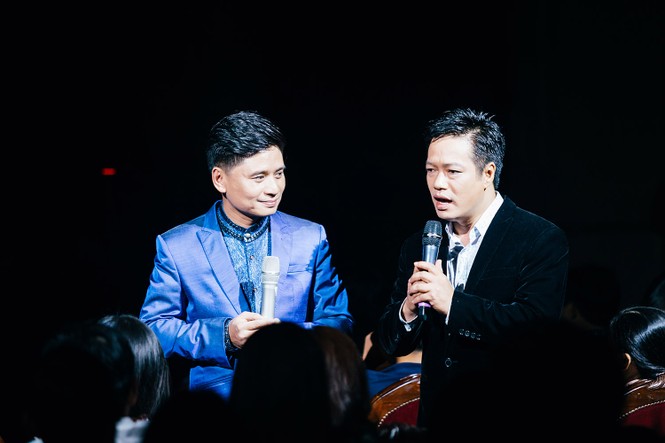 Mỹ Tâm hôn má fan nhí đáng yêu khi đang biểu diễn - ảnh 8