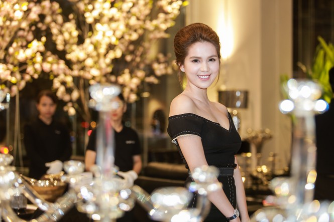 Ngọc Trinh 'ngó lơ' Khắc Tiệp, ríu rít bên Ngọc Thạch tại sự kiện - ảnh 3