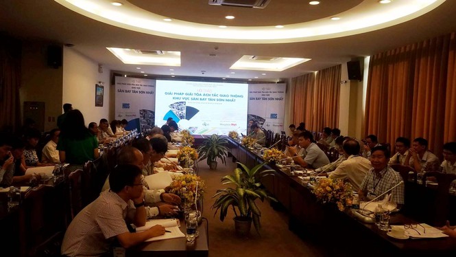 Đề xuất thu phí xe 'mượn đường' khu vực sân bay Tân Sơn Nhất - ảnh 2