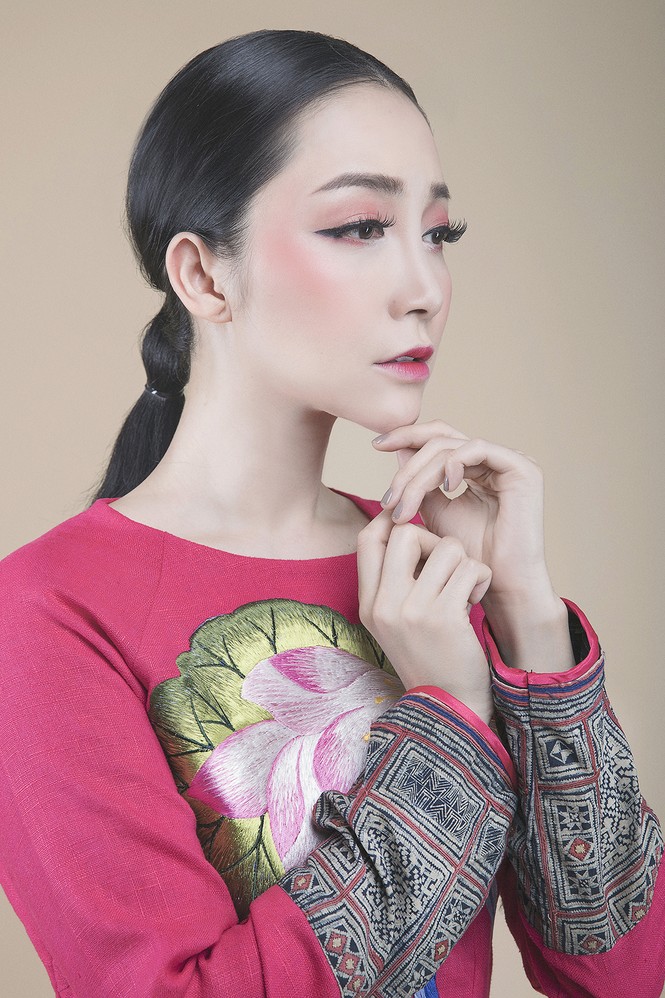Linh Nga đẹp xuất thần trong bộ áo dài hoa sen trình diễn tại Tuần lễ APEC - ảnh 2