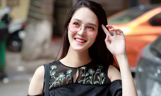 Á hậu Hoàng Anh 'tái xuất' xinh đẹp dù mới sinh con được 1 tháng - ảnh 2