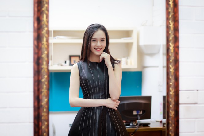 Á hậu Hoàng Anh 'tái xuất' xinh đẹp dù mới sinh con được 1 tháng - ảnh 8