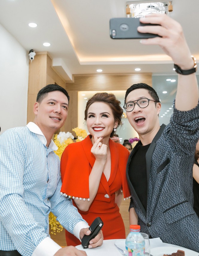 Bình Minh vui vẻ hội ngộ dàn sao sau ồn ào với Trương Quỳnh Anh - ảnh 8