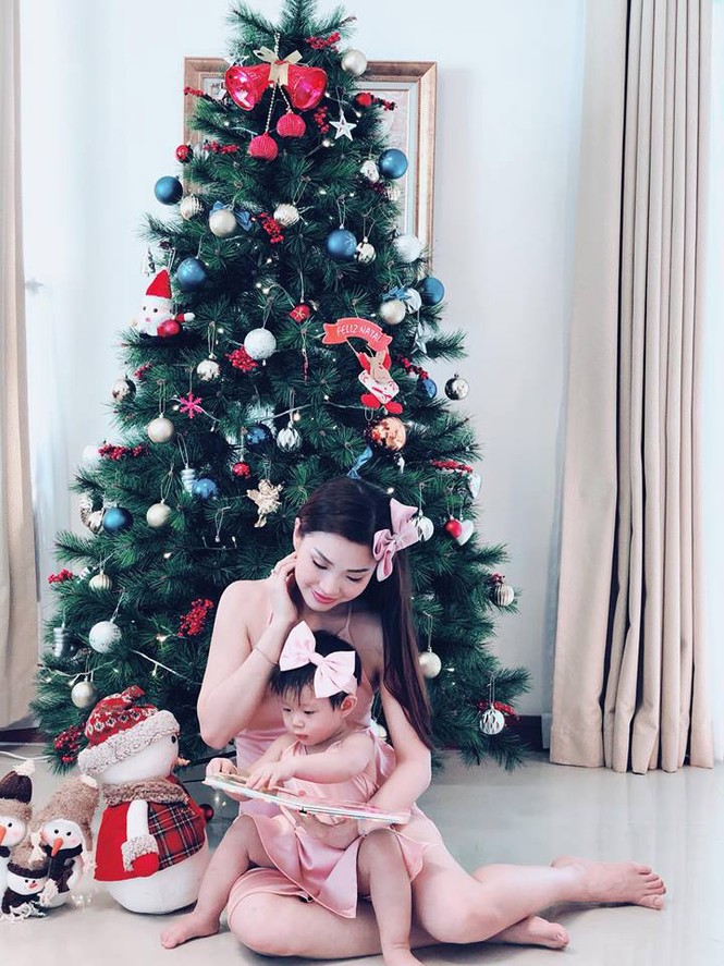 Sao Việt náo nức trang hoàng nhà cửa lộng lẫy đón Giáng Sinh - ảnh 1