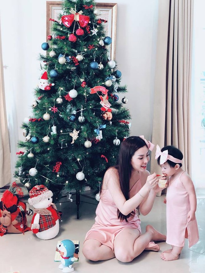 Sao Việt náo nức trang hoàng nhà cửa lộng lẫy đón Giáng Sinh - ảnh 3