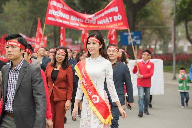 Hoa hậu Mỹ Linh: Phụ nữ đẹp hơn khi có một tấm lòng nhân hậu! - ảnh 3