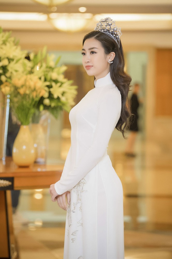 Mỹ Linh dịu dàng, Huyền My cá tính cùng 'đọ sắc' bên dàn người đẹp - ảnh 3