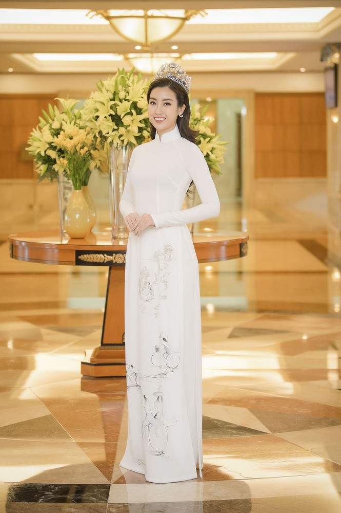 Mỹ Linh dịu dàng, Huyền My cá tính cùng 'đọ sắc' bên dàn người đẹp - ảnh 4