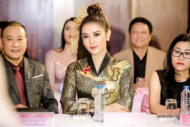 Mỹ Linh dịu dàng, Huyền My cá tính cùng 'đọ sắc' bên dàn người đẹp - ảnh 10