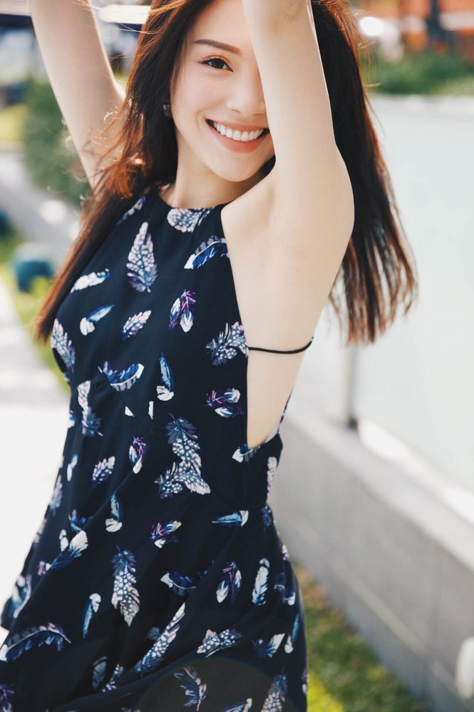 Hotgirl 'The Look' Linh Rin khoe dáng quyến rũ bên bể bơi ở Singapore - ảnh 5